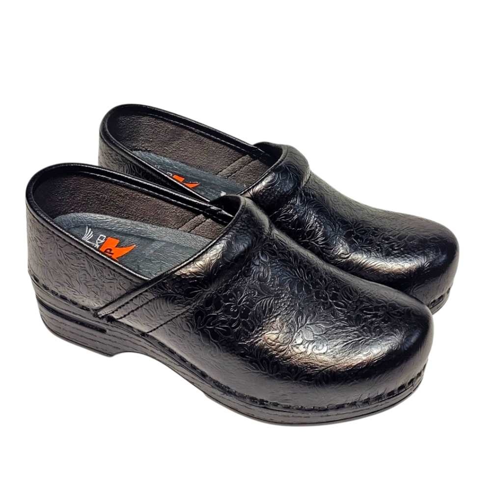 Dansko XP Black Tooled Embossed Floral Leather Women’s Nursing Clogs 37 /US 7
